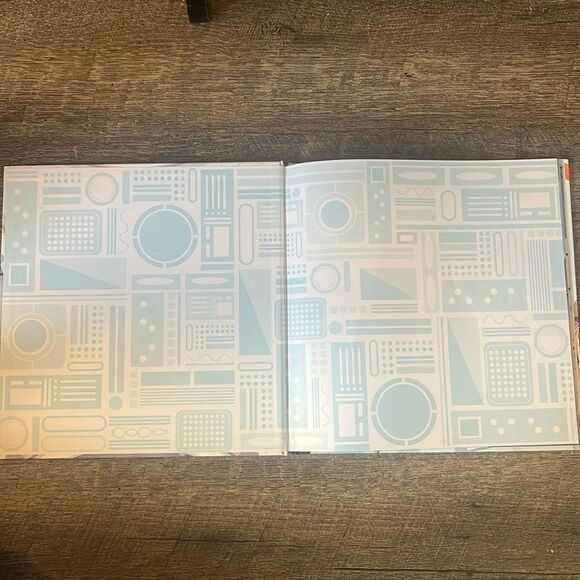 Kane Miller On the Space Station Shine-a-Light Children’s Flashlight Book Gift - Picture 9 of 9